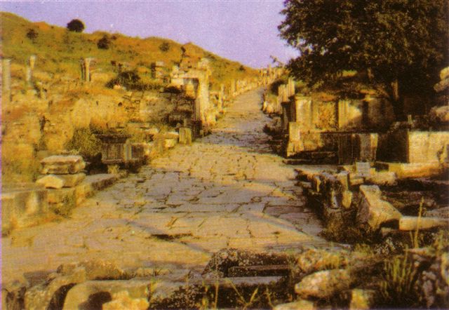 De heilige stad Efeze is kort tijd hierna tot een rune geworden, nadat de haven was dichtgeslibd.