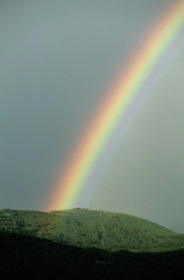 Ondanks de regenboog die Gods almachtige hand garandeert, zijn de laatste plagen van klimaatverandering nodig om de mens van de eindtijd te waarschuwen.